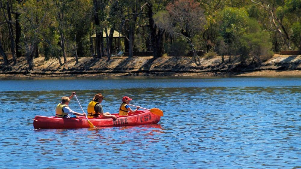 Lake Leschenaultia.jpg