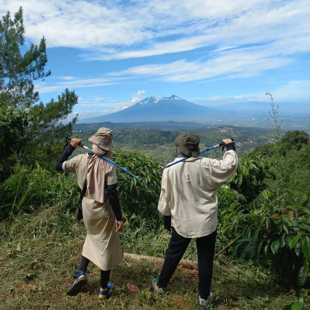 tempat trekking di Sentul