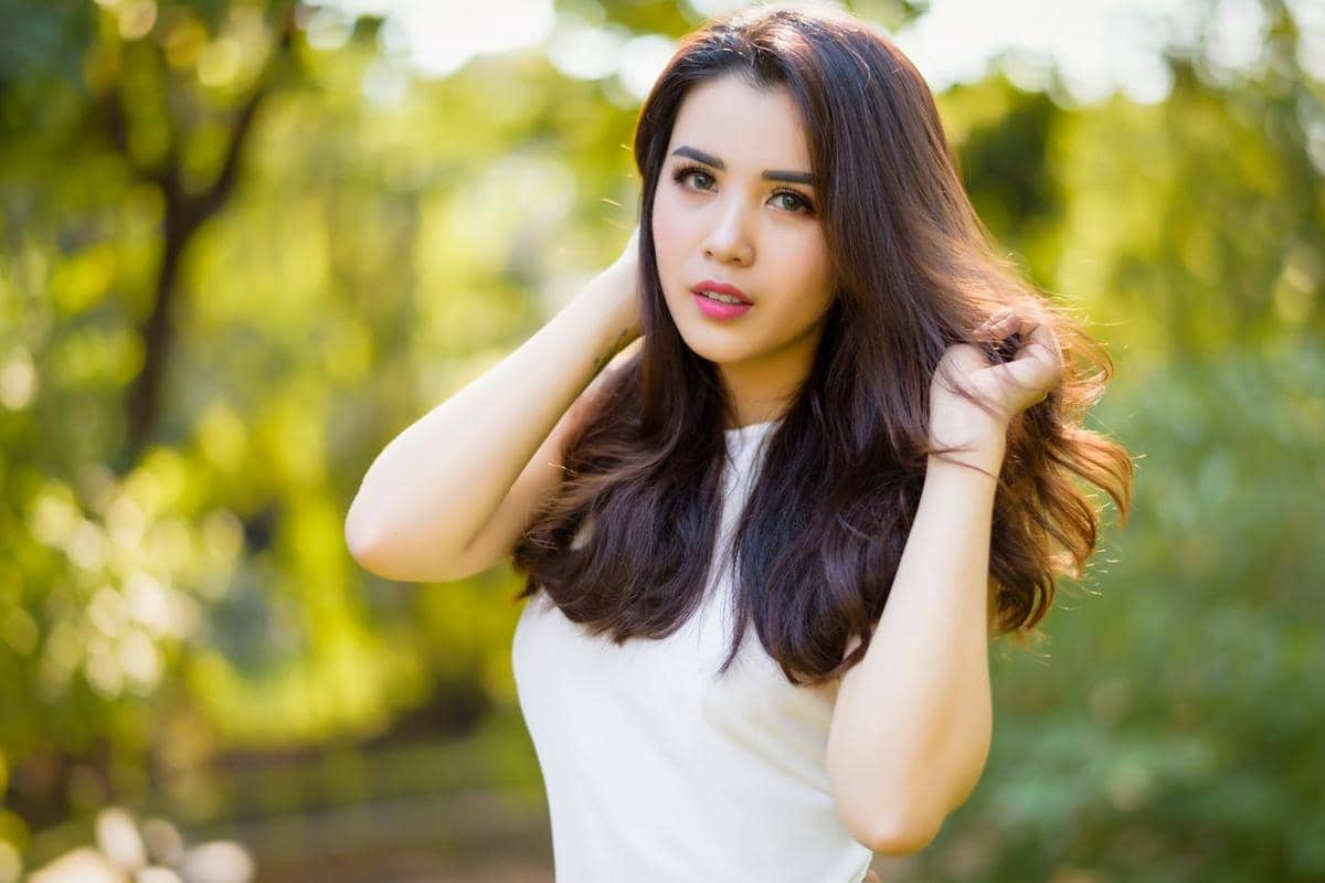 16 Inspirasi Warna Rambut yang Bikin Wajah Cerah, Pilih Mana?