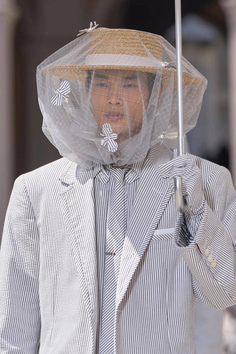 00001-thom-browne-spring-2027-menswear-details-credit-gorunway.jpg