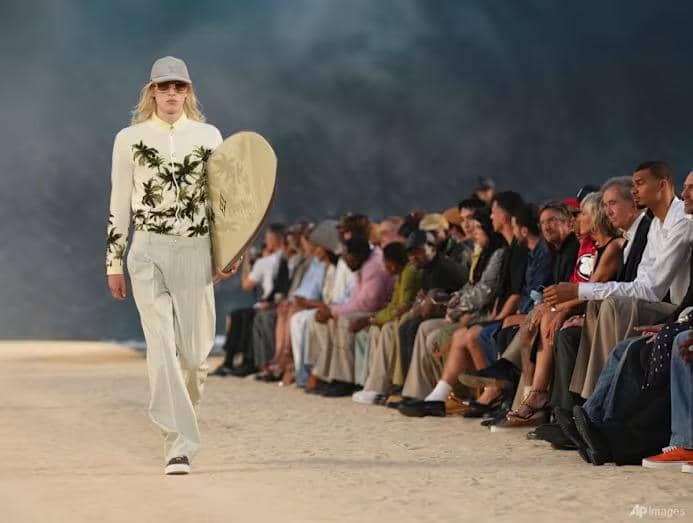 Paris_Fashion_Louis_Vuitton_Mens_S_S_27_77355.jpg
