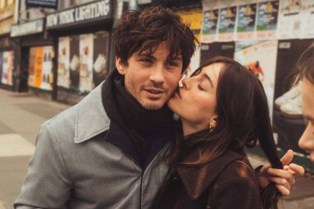 Logan Lerman dan Ana Corrigan
