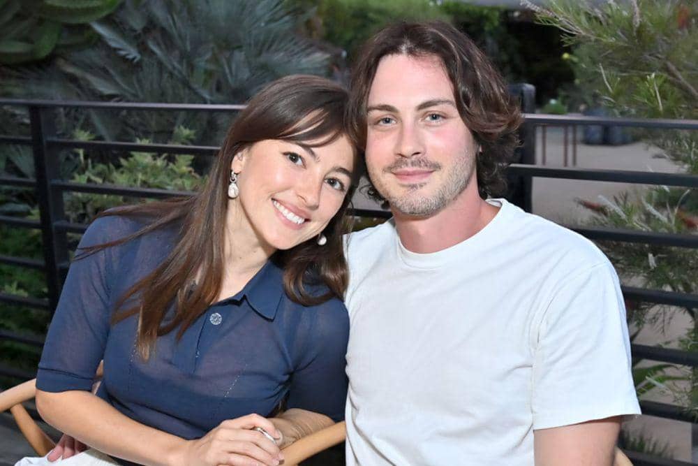 Logan Lerman dan Ana Corrigan