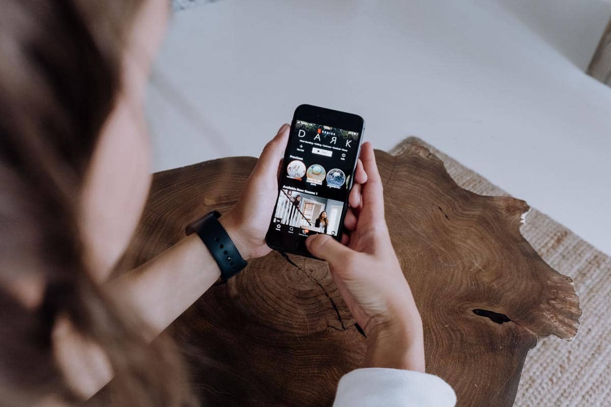 6 Tips Detoks Digital untuk Kesehatan Mental dan Kecantikan Kulit