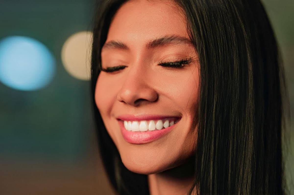 6 Perbedaan Veneer Composite dan Porcelain, Mana yang Lebih Bagus?