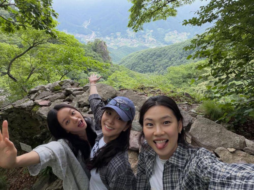 Jisoo ‘BLACKPINK’, Hyeri, dan Jung Ho Yeon