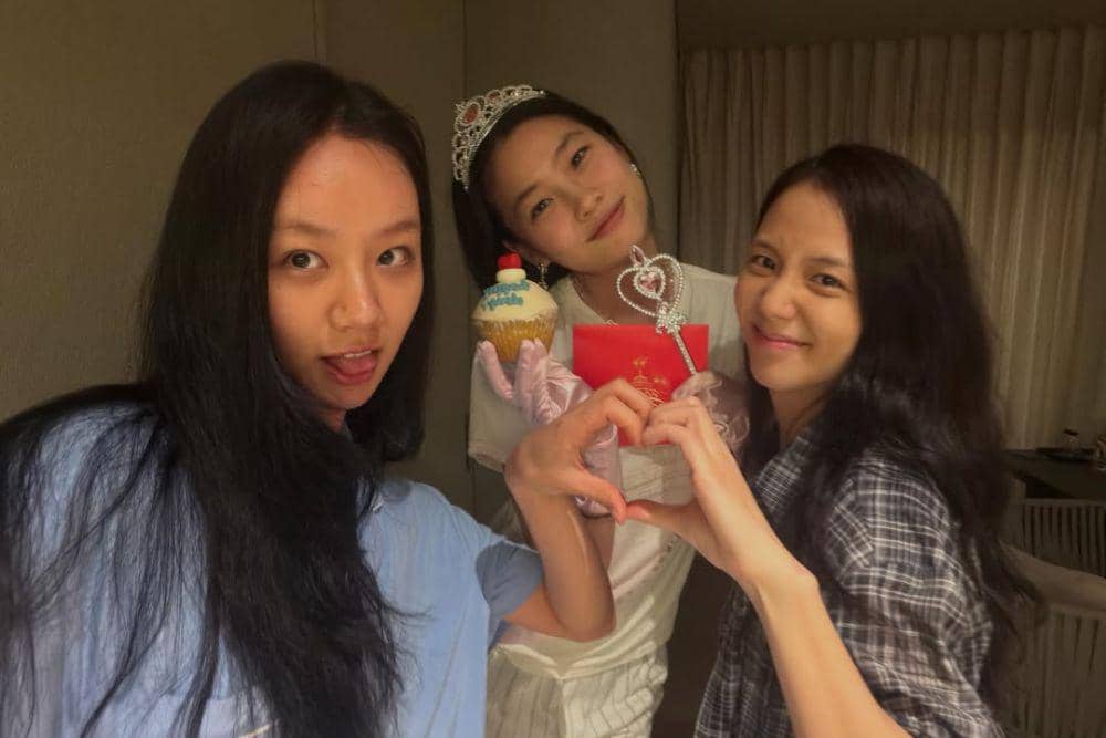 8 Potret Liburan Jisoo ‘BLACKPINK’, Hyeri, dan Jung Ho Yeon, Seru!