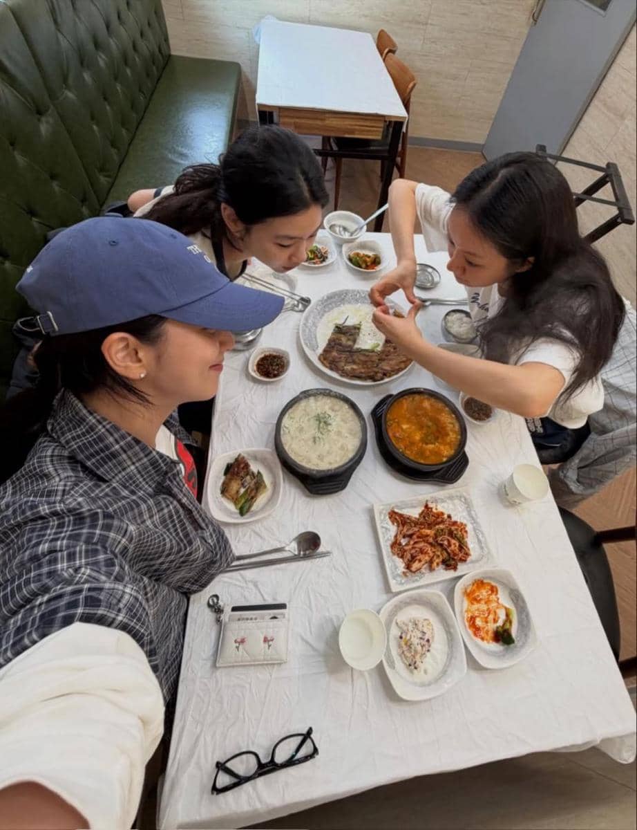 Jisoo ‘BLACKPINK’, Hyeri, dan Jung Ho Yeon