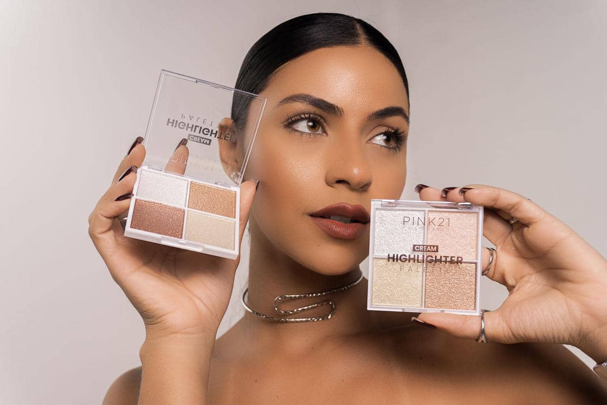 5 Kesalahan Memakai Highlighter yang Bikin Makeup Terlihat Berminyak