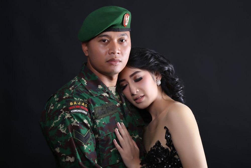 Alasan Perempuan Tertarik dengan Laki-Laki Berseragam
