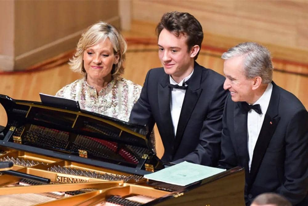 helene-mercier-frederic-et-bernard-arnault-lors-d-un-ezgif.com-webp-to-jpg-converter.jpg