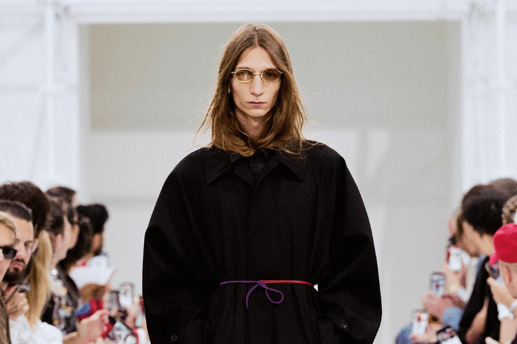 Michael Rider Buat Skinny Pants Comeback di Show Celine SS27
