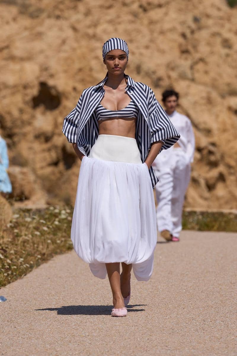 JACQUEMUS_LE-BONHEUR_LOOK-14.jpeg
