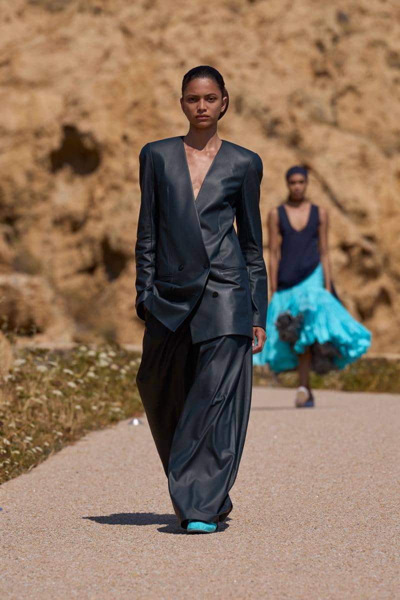 JACQUEMUS_LE-BONHEUR_LOOK-21.jpeg