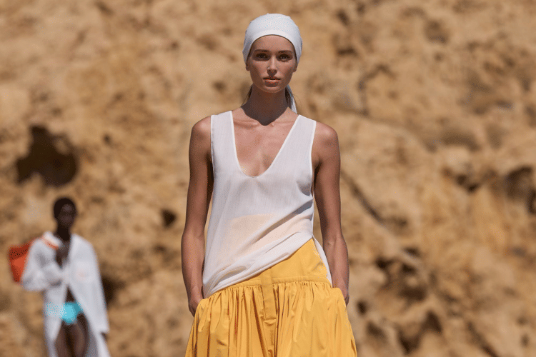 Jacquemus Sulap Mercusuar Corsica Jadi Runway SS27 'Le Bonheur'
