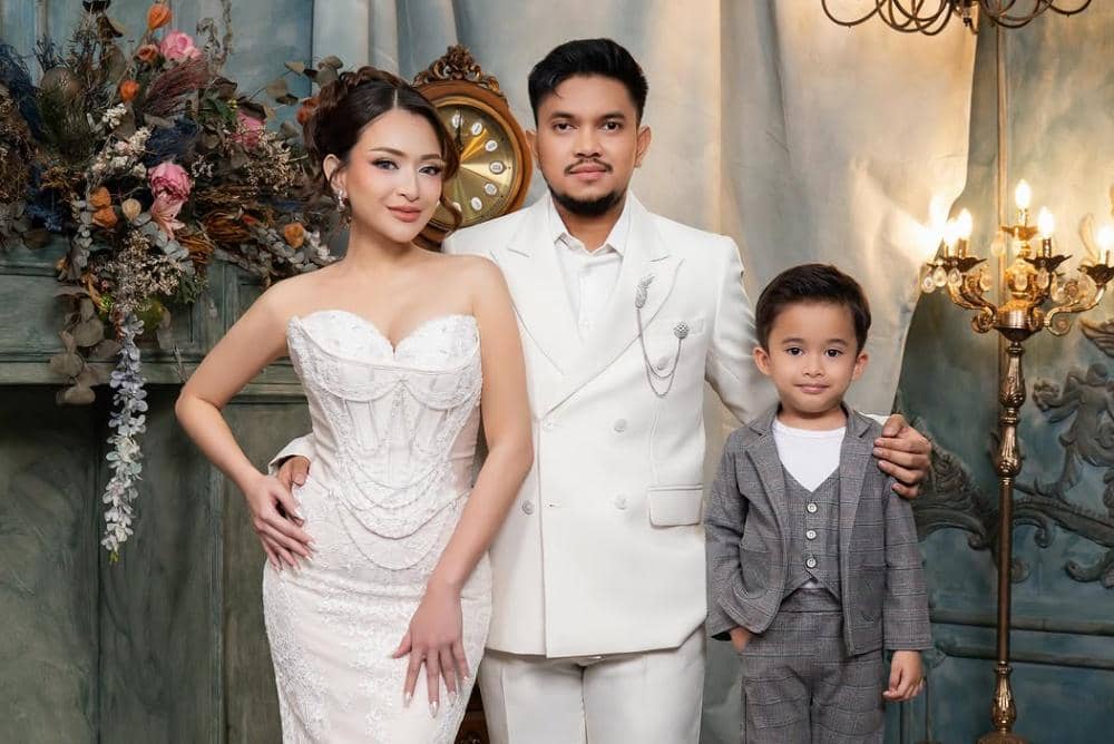 7 Artis Indonesia yang Ajak Anak saat Pre-Wedding, Penuh Kehangatan!