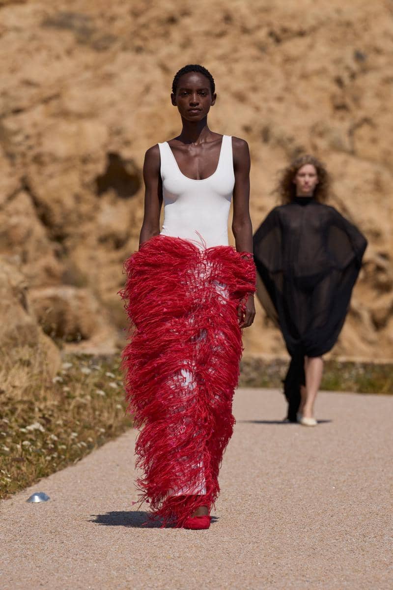 JACQUEMUS_LE-BONHEUR_LOOK-30.jpeg