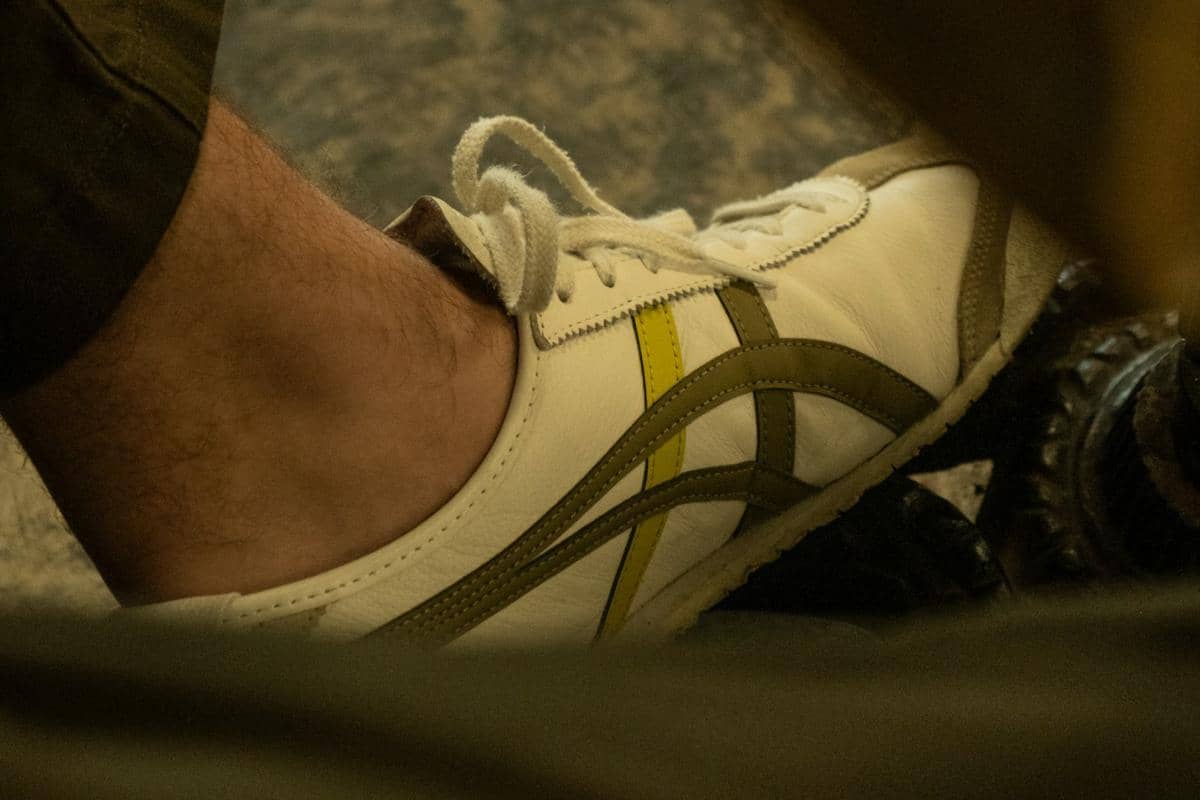 ilustrasi kenapa sepatu Onitsuka Tiger mahal?