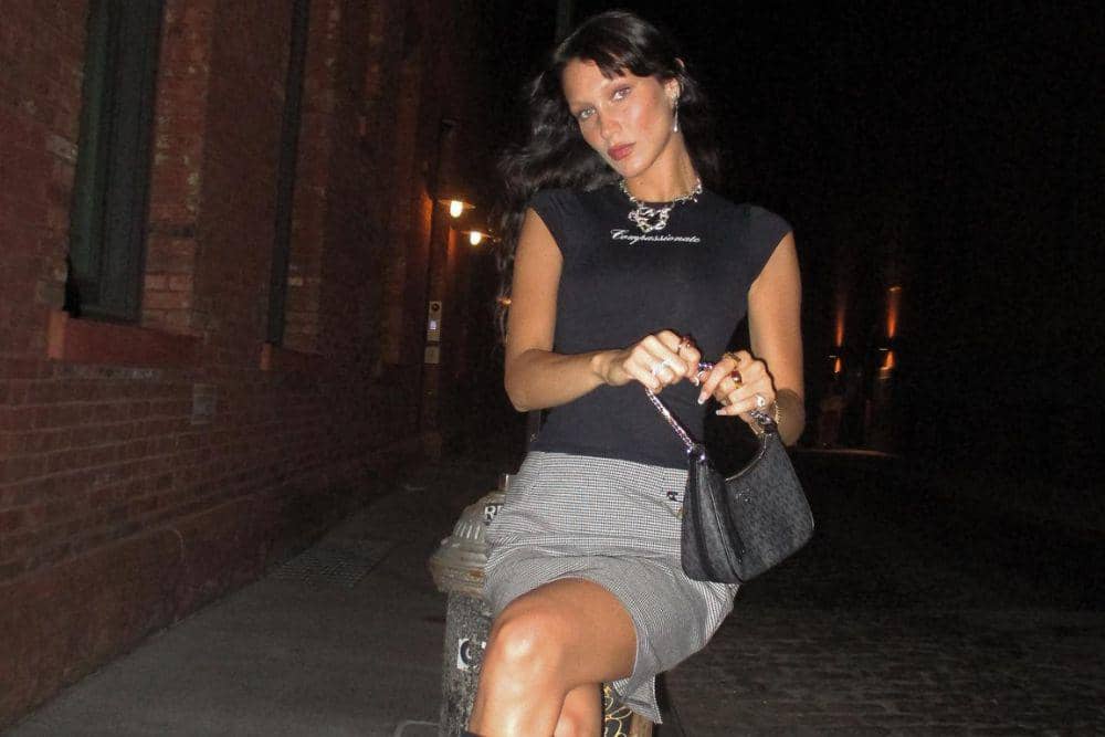 Deretan Street Style Bella Hadid yang Selalu Chic dan On Point