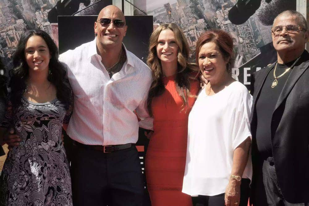 Dwayne Johnson dan keluarga