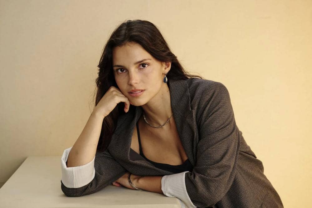 5 Fakta Keluarga Inde Navarrette, Pemeran Nikki di Film 'Obsession'