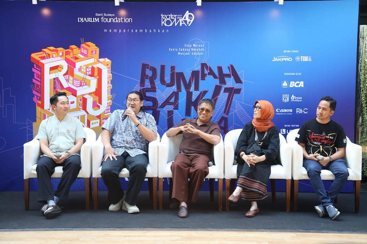 Seluruh Narasumber Konferensi Pers Pementasan Rumah Sakit Jiwa-2.JPG