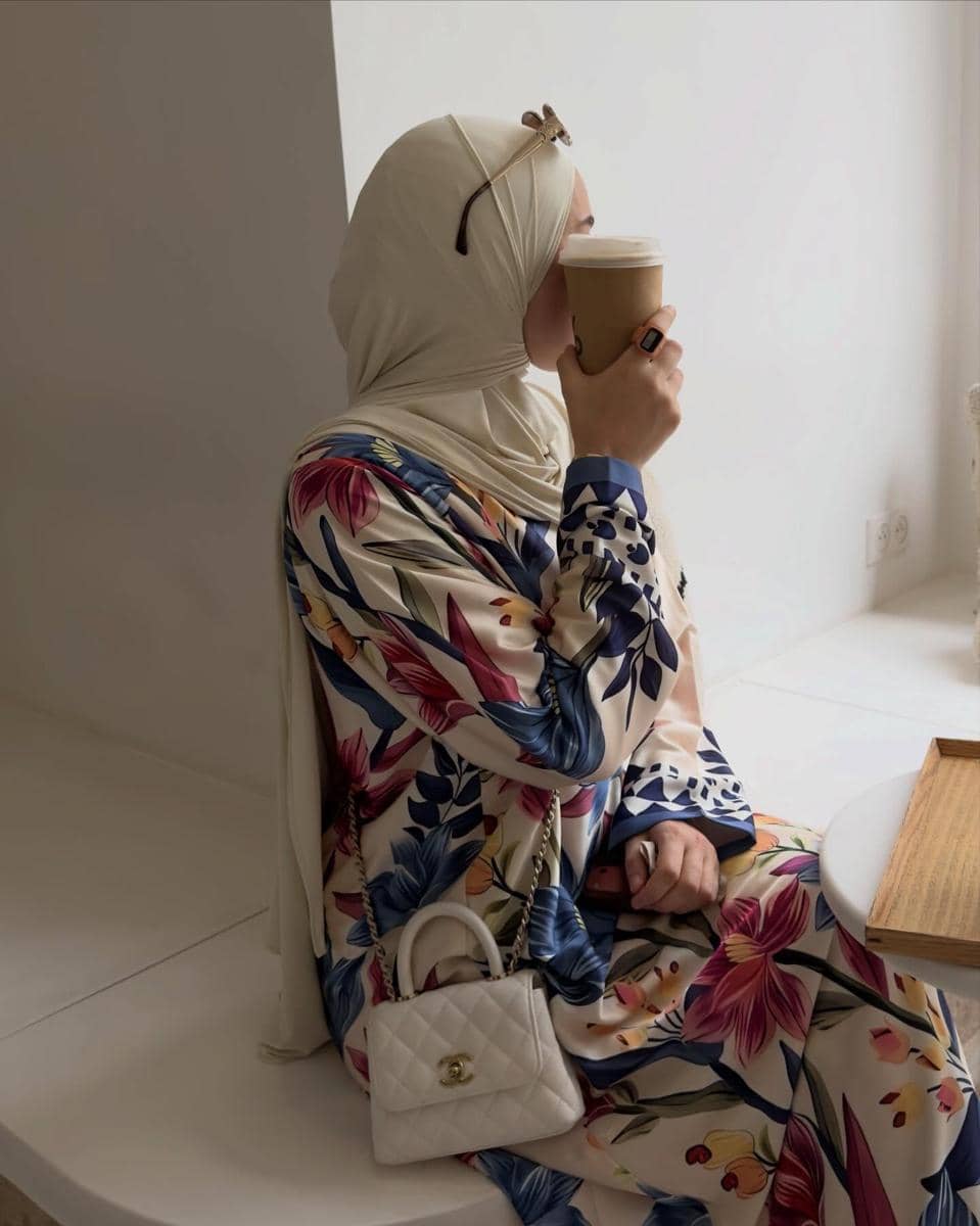 gaya modest wear Rima Edbouche, istri Ousmane Dembélé