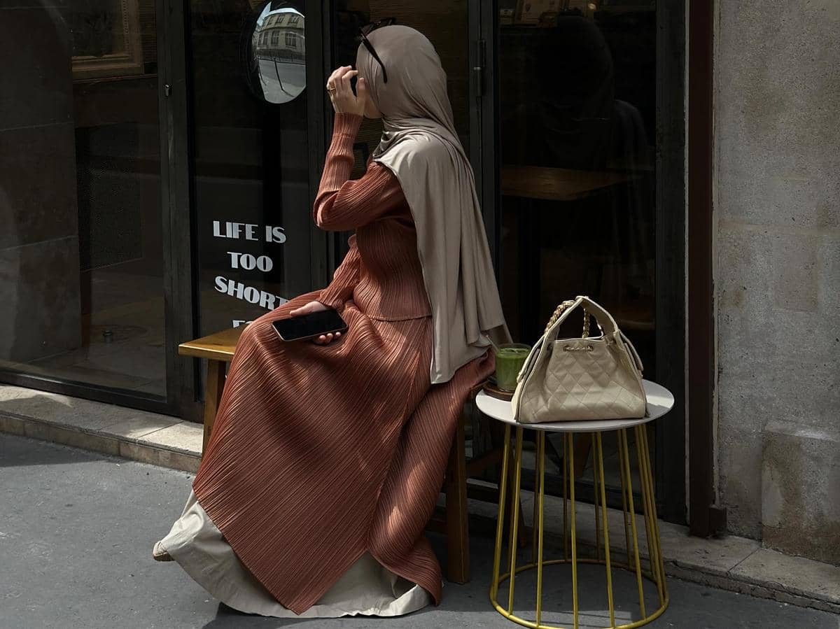 gaya modest wear Rima Edbouche, istri Ousmane Dembélé