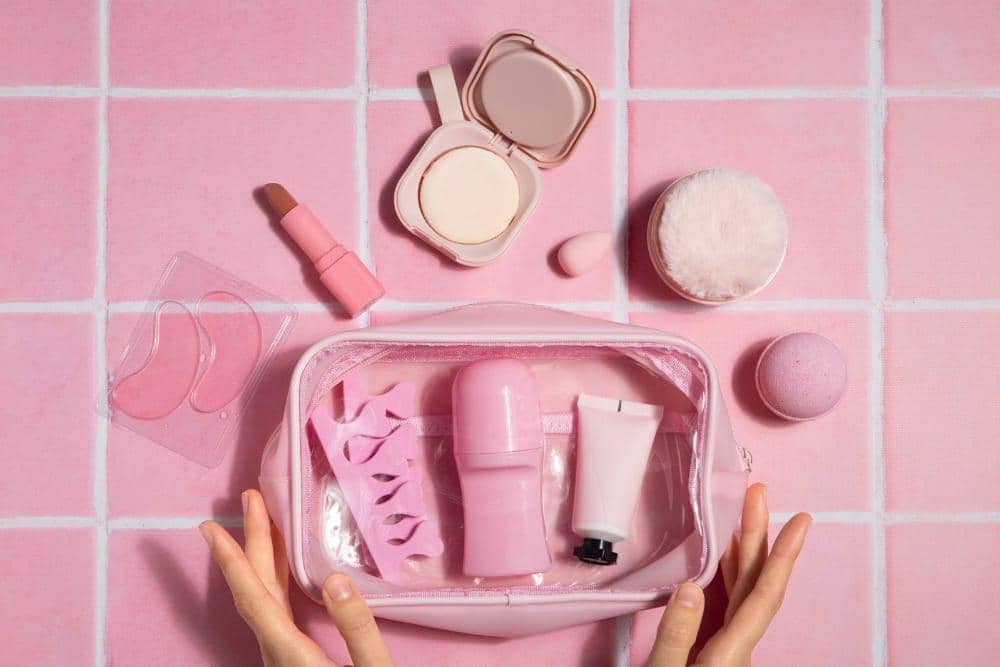 Siapkan beauty products berukuran travel size