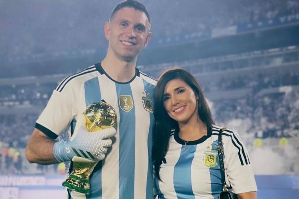 Emiliano Martínez dan Amanda "Mandinha" Gama