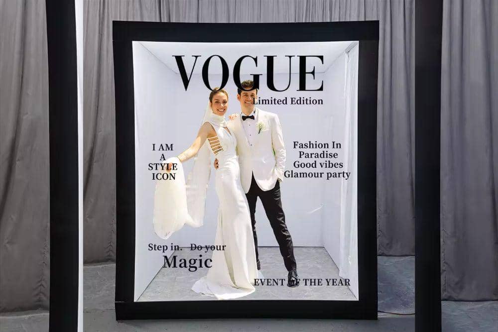 Magazine Glass Box dengan kesan editorial dan teatrikal