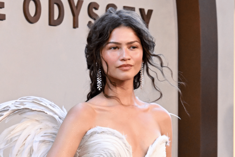 Perhiasan Chopard Zendaya Curi Perhatian di Premiere 'The Odyssey'