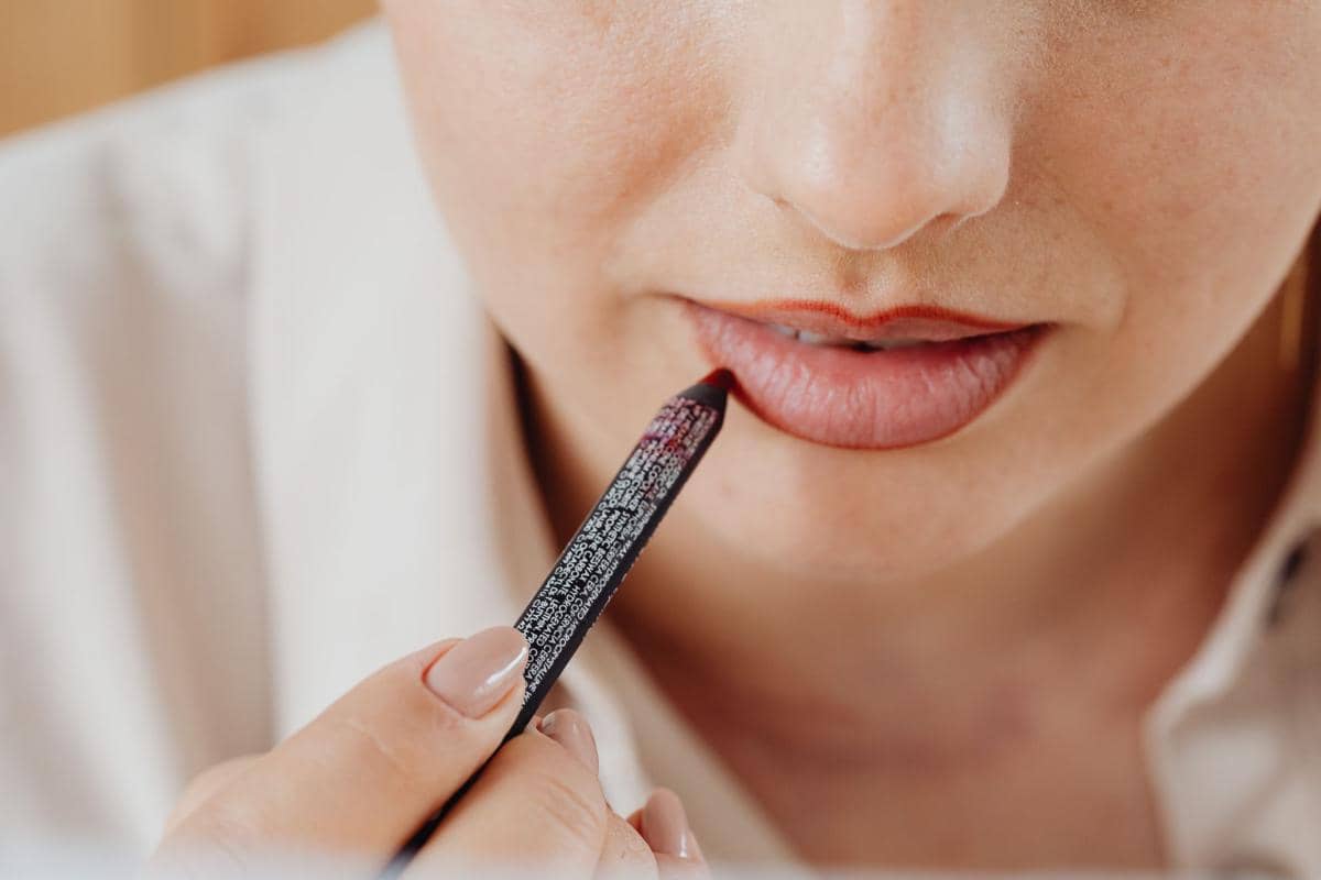 Ilustrasi lip liner