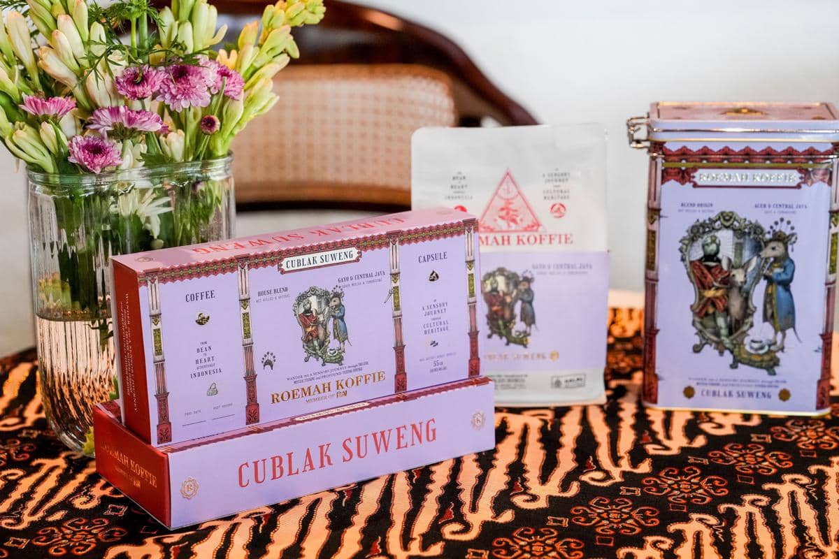 Foto 2. Cublak Suweng Hadirkan Karakter Khas Kopi Gayo Berpadu dengan Nuansa Karamel, Hazelnut, dan Cokelat dari Temanggung dalam Kemasan Koffie Tins (1).jpg.jpeg