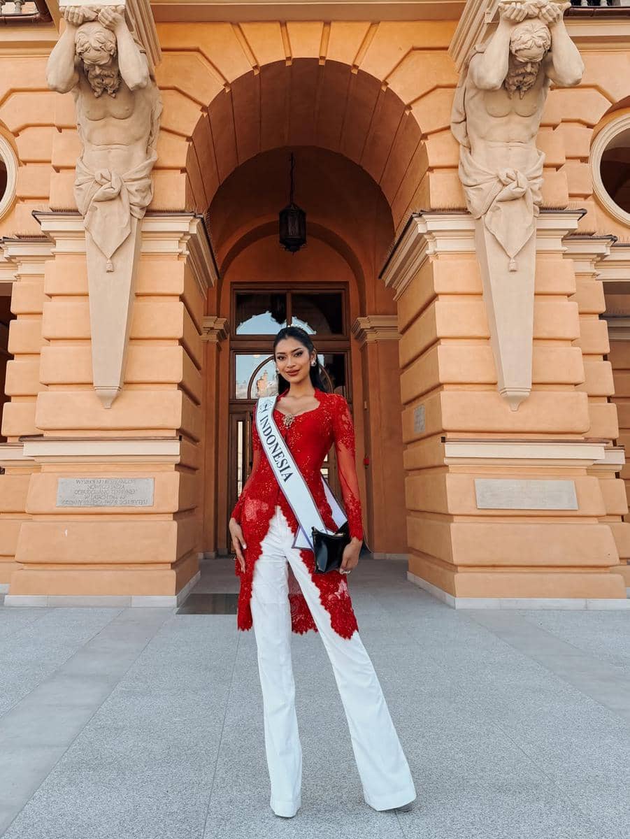 Potret Agnes Rahajeng Pakai Kebaya di Miss Supranational 2026