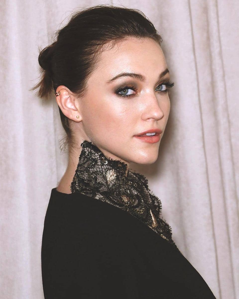 Violett Beane