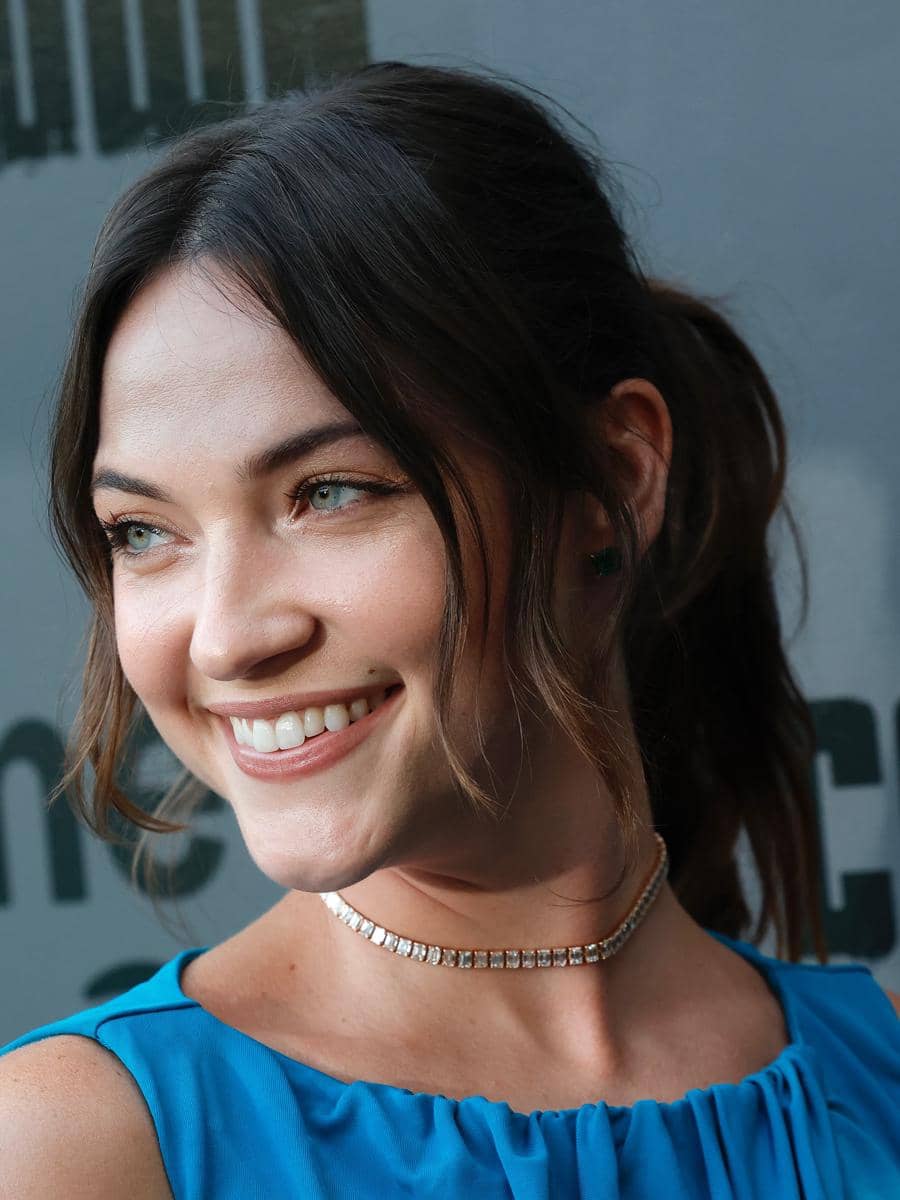 Violett Beane
