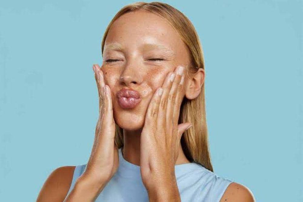 5 Tanda Kulit Sedang Stres, Jangan Salahin Skincare Dulu!