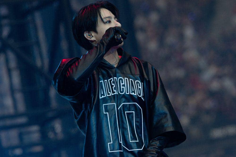 Balenciaga Rancang Busana Eksklusif untuk Jungkook BTS di ARIRANG World Tour