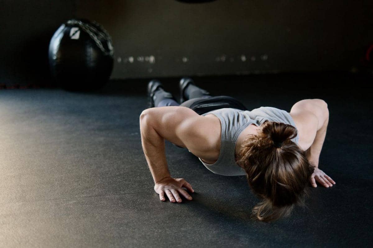 ilustrasi olahraga push-up, push up