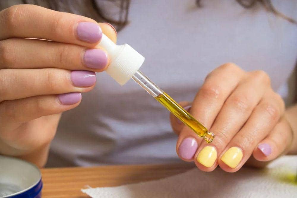 Rutin gunakan minyak kutikula dan pelembap 