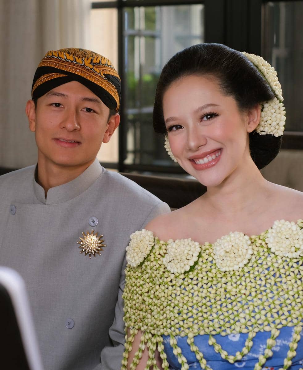makeup Athina istri Rio Haryanto di prosesi mitoni