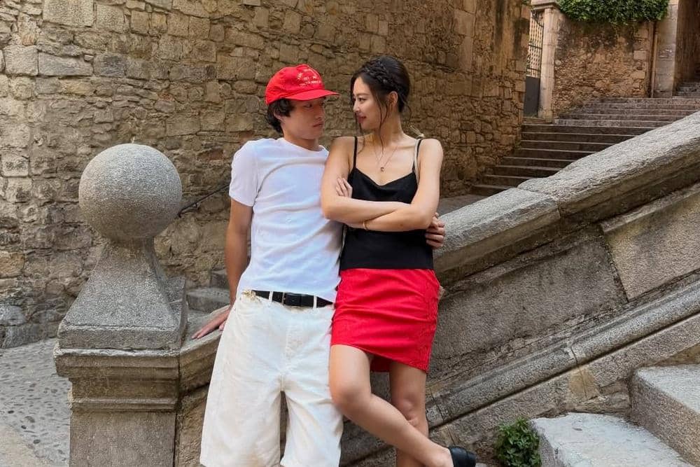 Lirik dan Makna Lagu Less Than A Lover Jennie