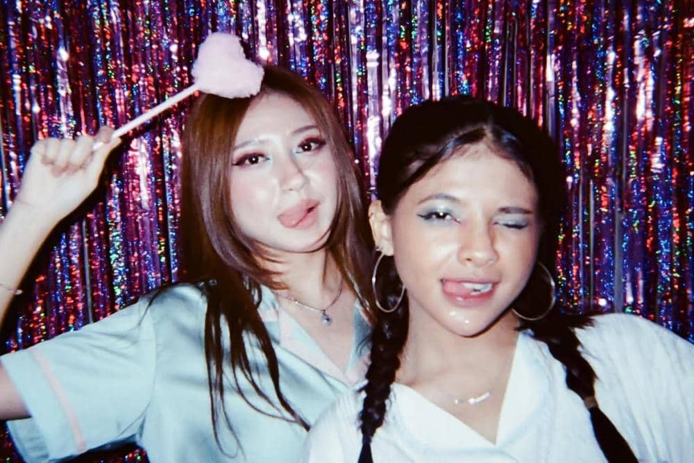 9 Potret Kedekatan Naykilla dan Sara Fajira, Sibling Goals yang Kompak
