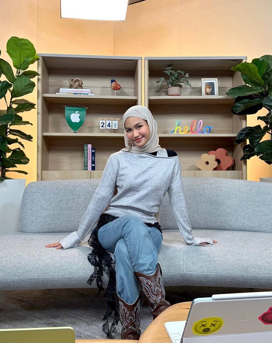 ide mix and match jeans ala Xaviera Putri