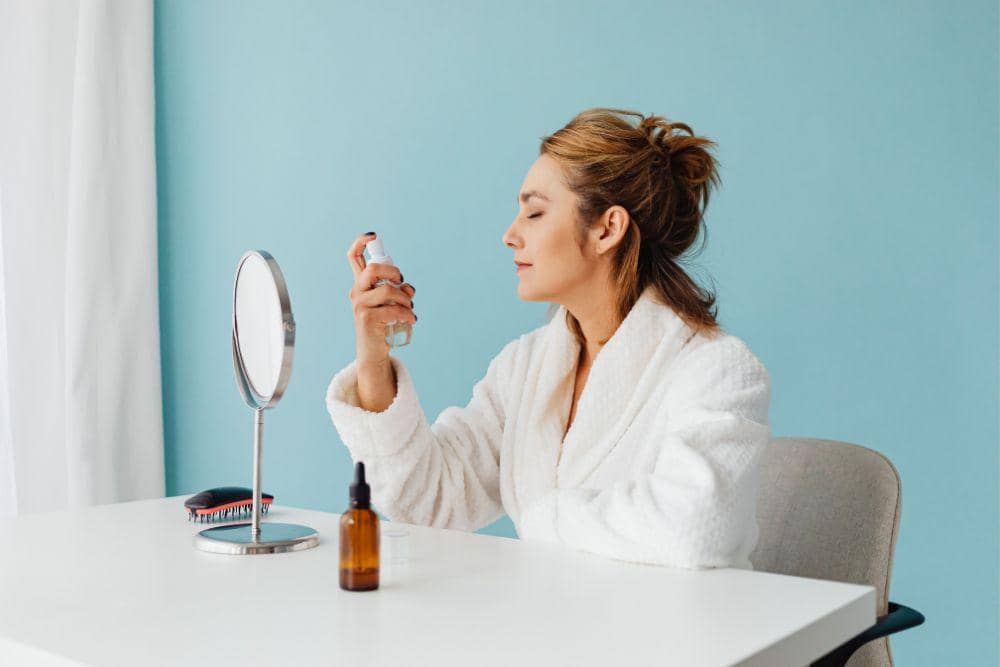 Perbedaan Facemist dan Setting Spray, Jangan Salah Pakai!