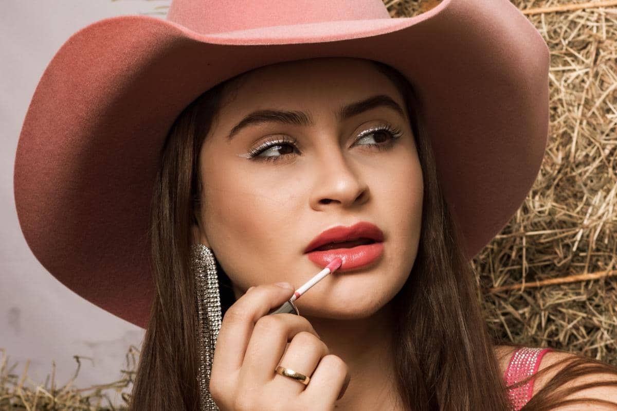 7 Rekomendasi Lip Gloss untuk Bibir Two Tone, Samarkan Warna