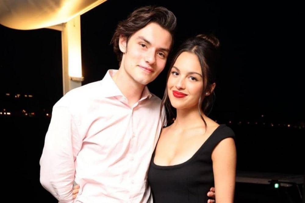 Olivia Rodrigo dan Louis Partridge