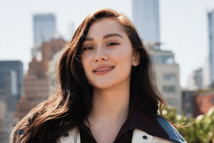 Coach Tunjuk Lola Tung sebagai Global Ambassador Terbaru