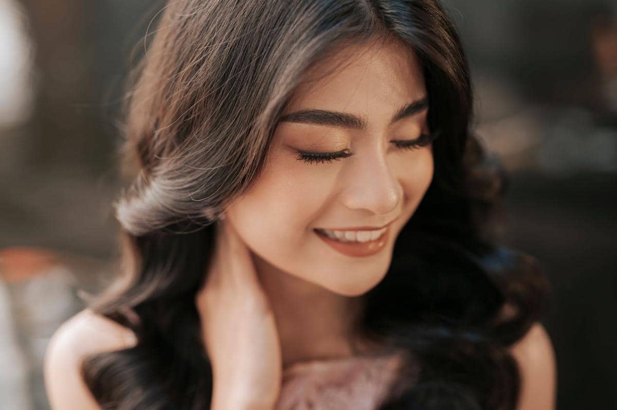 memakai makeup dengan flawless